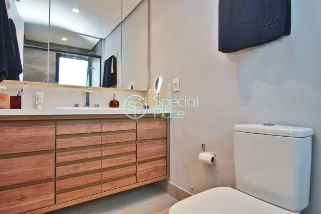 Imagem Ótimo apartamento à venda no Morumbi - Área: 138,14m² - Living com varanda na copa das árvores ...