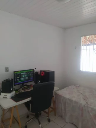 Imagem Casa na Zona de Expansão - 2 Quartos, 1 Banheiro, 40m² e 4 Vagas de Garagem