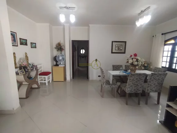 Imagem Casa com 3 dorms + Edícula, á 700m da Praia á venda em Peruíbe