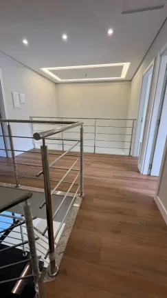 Imagem Casa Alto Padrão com 3 dormitórios sendo 1 suíte master e 2 vagas no América em Joinville/SC