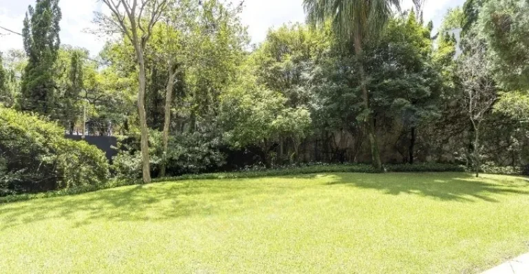 Imagem Casa Jardim América - 630M² 4 Dorms, 1 Suíte, 2 Salas, 6 Vagas, Dependência de Serviço Completa, Academia, Área Gourmet, Jardim.