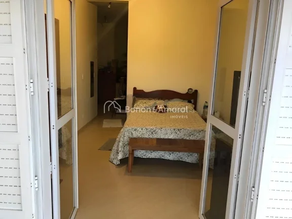 Imagem Esta elegante casa está situada no renomado Condomínio Residencial Terras do Caribe, em Valinhos, ...