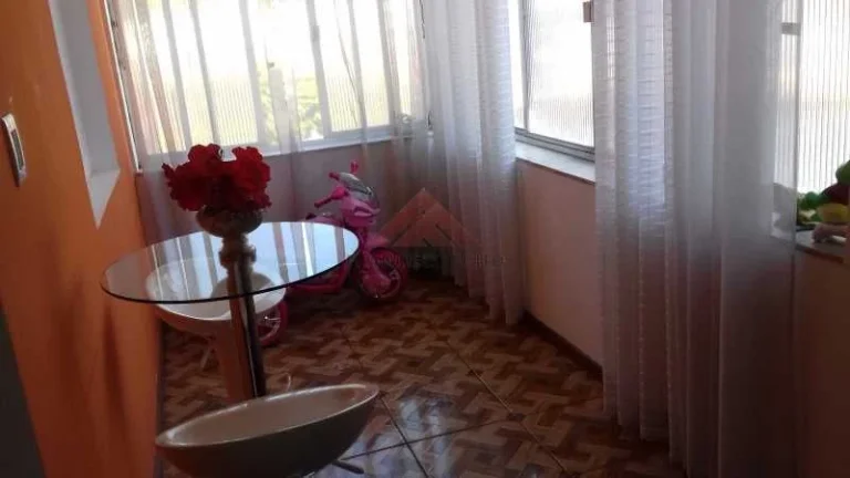 Imagem partamento de 3 quartos, que inclui uma vaga de estacionamento dentro do condomínio,proximo a subida e descida da ponte Rio Niterói, com 02 lances esc