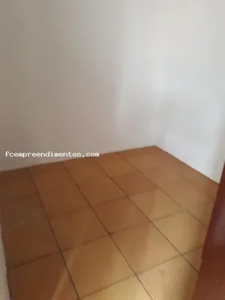 Imagem Sobrado para Venda em Limeira, Parque Residencial Abílio Pedro, 5 dormitórios, 2 banheiros, 1 vaga