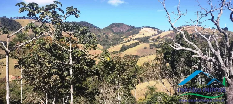 Imagem Terreno a venda em Gonçalves com vista para a Pedra do Baú.