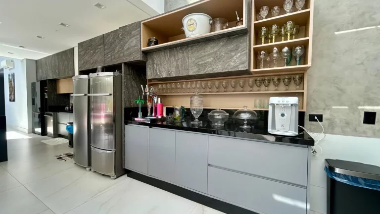 Imagem Imperdível! Casa à venda em Riviera de São Lourenço Módulo 04: 7 quartos, 7 suítes, 2 salas, 6 vagas de garagem, 427,73m² de área.