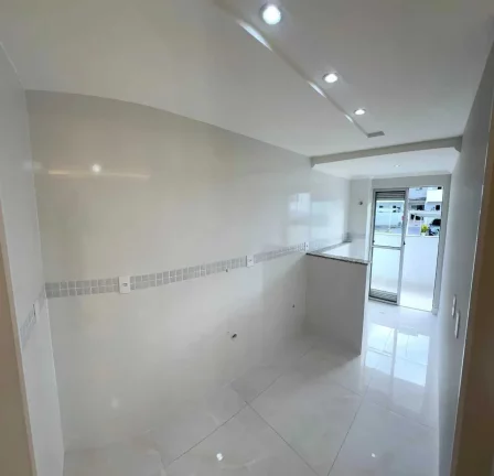 Imagem Apartamento reformado com 2 dormitórios e 1 vaga em condomínio - Camboriú/SC