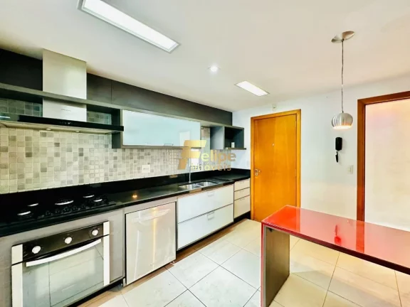 Imagem Prepare-se para conhecer sua casa suspensa, são 345 m2 de muito charme com vista para o MAR.