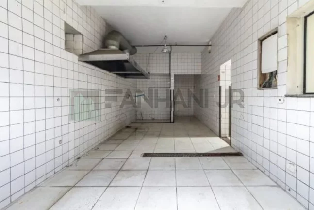 Imagem Imóvel comercial de alto padrão no Jardim Paulista: 5 salas, 6 banheiros, 3 vagas, 588m² - São Paulo-SP