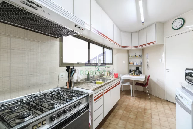 Imagem APARTAMENTO À VENDA EM ITAIM BIBI COM 4 DORMITÓRIOS