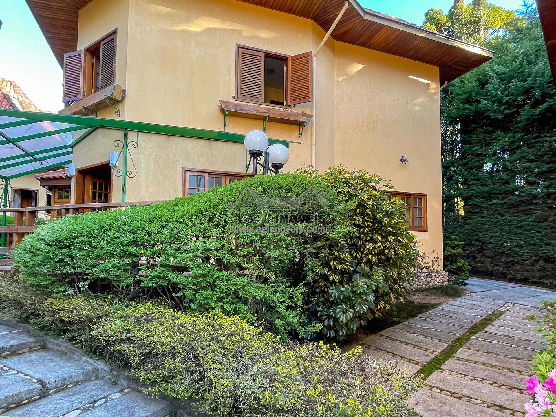 Imagem Casa 4 Suítes à Venda em Campos do Jordão | Condomínio com 10 Casas
