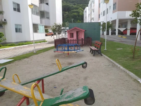 Imagem Apartamento semi-mobiliado à venda próximo às praias de Canasvieiras