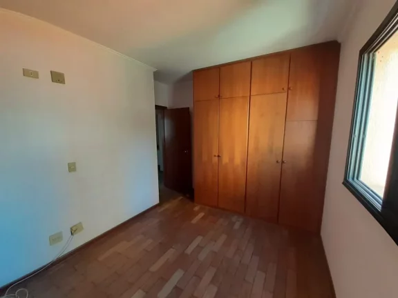 Imagem Apartamento espaçoso com 3 dormitórios, todos com armários planejados, sendo 1 suíte confortáve...