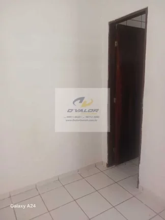Imagem Vendo Casa com 159 m², 3 quartos s/ 1 suíte + DCE, sala p/ 2 ambientes, piscina e 3 vagas