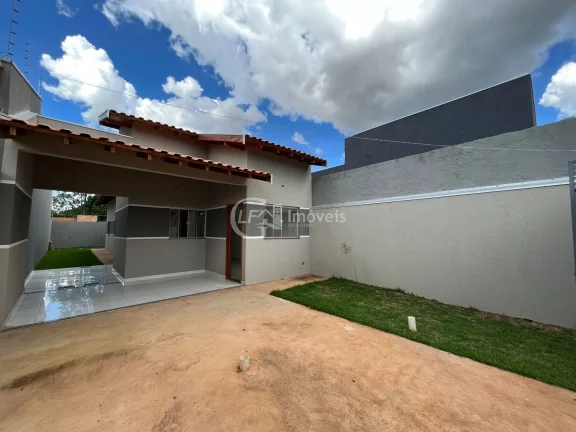 Imagem Ampla casa nova - 1 suíte e 2 quartos