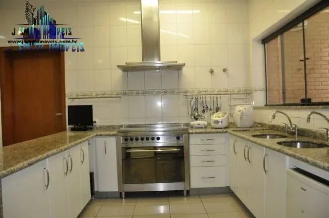 Imagem LINDA RESIDÊNCIA COM 4 SUÍTES, ESTILO GRANJA VIANA, CONSTRUÇÃO DE PRIMEIRA