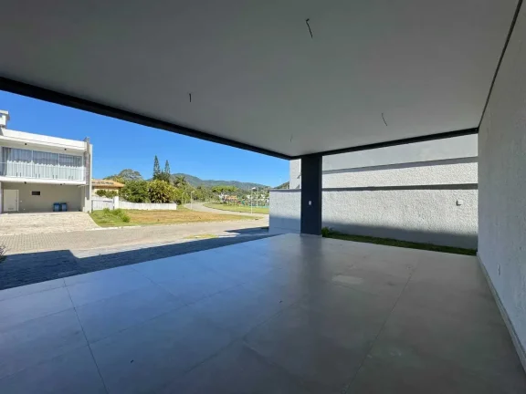 Imagem Casa com 4 suítes e 4 vagas de garagem em condomínio Fechado nos Ingleses – Florianópolis/SC