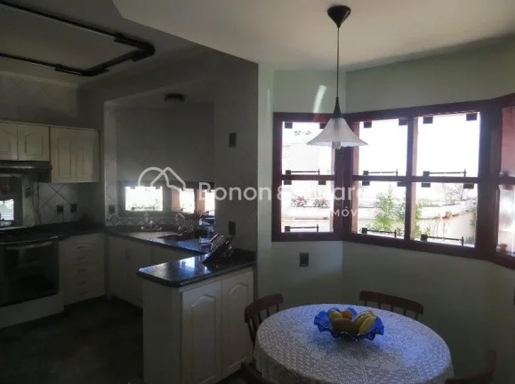 Imagem Linda residência em condomínio fechado de alto padrão, com ambientes amplos e aconchegantes. O im...