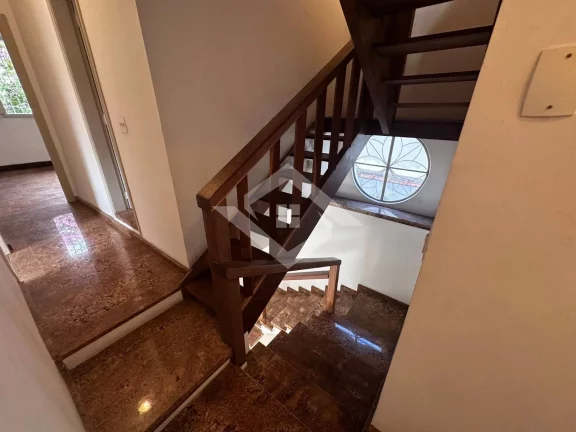 Imagem Casa Ampla e Sofisticada na Rua Saldanha Marinho, Castelânea, Petrópolis