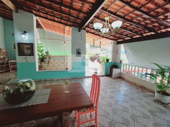 Imagem Imperdível oportunidade! Casa em condomínio à venda no Rio de Janeiro-RJ, 4 quartos, 2 suítes, 2 salas, 3 banheiros, 4 vagas, 230m².