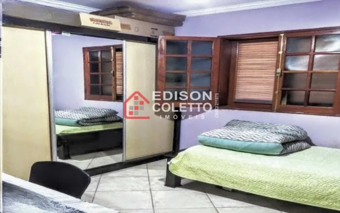 Imagem Casa de frente para área verde, Parque Santa Cecília com 3 dormitórios.