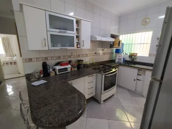 Imagem Casa térrea à venda em Peruíbe/SP Localizado à 880m da praia 3 dormitórios