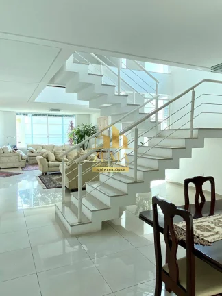 Imagem Sobrado Amplo, 04 Sts, excelente configuração e acabamentos, vila oliveira.