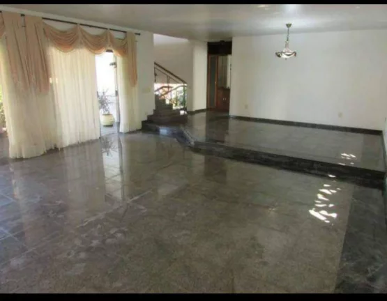 Imagem Casa à Venda em Farolândia - Espaçosa, Confortável e Bem Localizada!