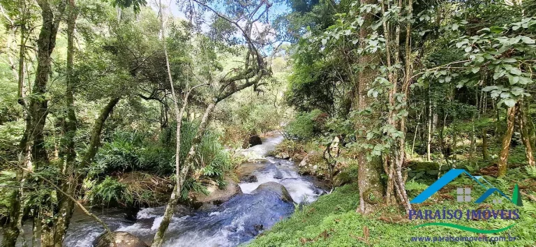 Imagem Mergulhe na Serenidade da Serra da Mantiqueira: Terreno com Cachoeira