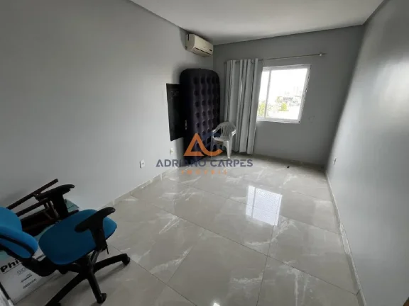 Imagem Adriano Carpes Imóveis vende apartamento semimobiliado com 2 dormitórios sendo 1 suíte e sacada com churrasqueira na praia de Gravatá na cidade de Navegantes