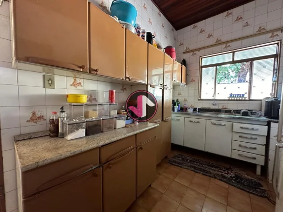 Imagem CASA DE ESQUINA PARA VENDA. casa muito bem localizada contento: -3 quartos sendo 1 suíte -sala de e...