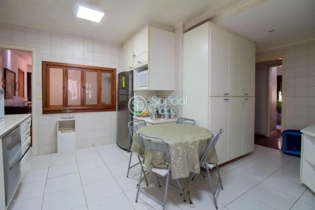 Imagem Oportunidade para reforma em Moema Pássaros Apartamento para reforma com ótima planta, sala bem am...