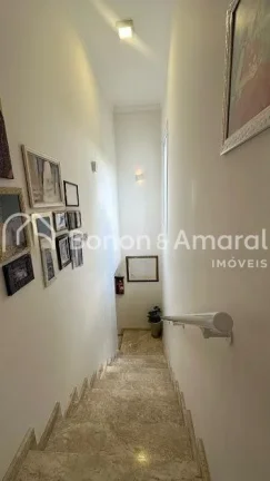 Imagem Este lindo sobrado em estilo moderno oferece ambientes amplos, integrados e pensados para o conforto...