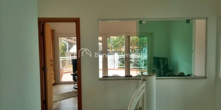 Imagem Sobrado, projeto em Y, 4 quartos, 3 suítes. No térreo: sala de estar com lareira, sala de jantar, ...