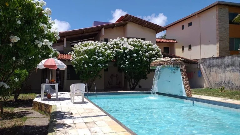 Imagem Casa à venda no Bairro Aruana com 3 Suítes e Piscina - Imperdível