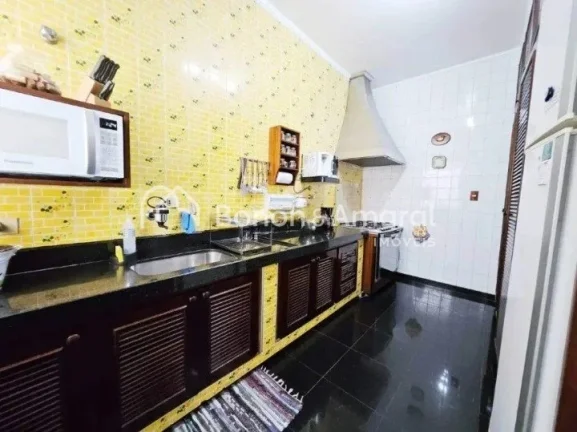Imagem Casa bem localizada, em avenida consolidada, rodeada por clínicas, comércio, escritórios e estaci...
