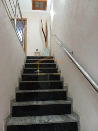 Imagem Sobrado em condomínio fechado, 3 dormitórios, sendo 3 suítes, sala para 2 ambientes, cozinha plan...