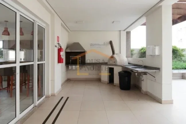 Imagem Apartamento de 52m² com 2 dormitórios, um com armário, 1 banheiro, sala para dois ambientes com s...