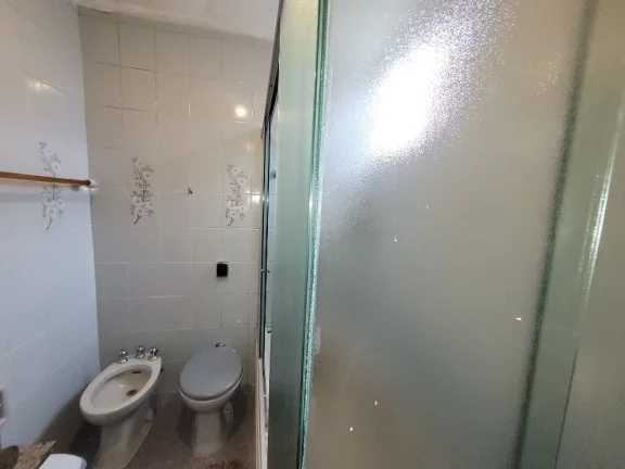 Imagem PITANGUEIRAS – CALÇADÃO COM MARAVILHOSA VISTA AO MAR, AMPLO APARTAMENTO COM 100 M² ÚTEIS, 01 VAGA DE GARAGEM NO PRÉDIO, LOCALIZAÇÃO PRIVILEGIADA.