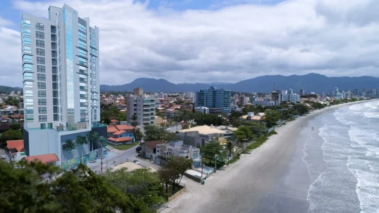 Imagem Apartamento com 3 dormitórios à venda sendo 3 suítes, 126.0 m² por - R$ 3.500.000,00 - Perequê - Porto Belo/SC