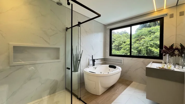 Imagem Residência Contemporânea de Luxo na Exclusiva Riviera de São Lourenço