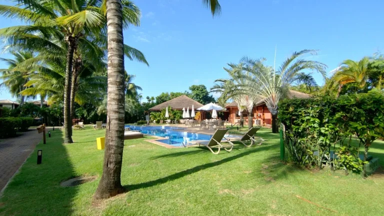 Imagem Apartamento duplex à venda, localizado no bairro Praia do Forte em Mata de São João-BA