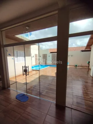 Imagem Casa à venda em Campo Grande-MS, bairro Panorama: 2 quartos, 1 suíte, 3 salas, 2 banheiros, 4 vagas de garagem, 266m².