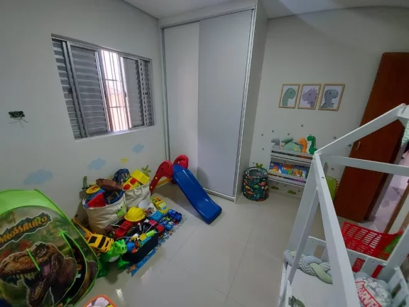 Imagem Imperdível casa à venda em Ribeirão Pires-SP, bairro Aliança: 4 quartos, 4 banheiros, 3 vagas, 335m² de área!
