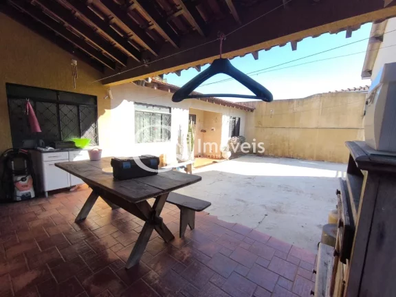 Imagem Impecável residência à venda em Campo Grande-MS, Jardim dos Estados: 3 quartos, 1 suíte, 2 salas, 2 banheiros, com edícula, 4 vagas de garagem, 210m².