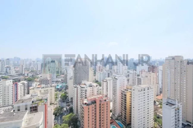 Imagem More no bairro mais valorizado de São Paulo, Vila Nova Conceição, em uma cobertura duplex que é uma verdadeira obra de arte. Com 4 quartos e 5 banheir