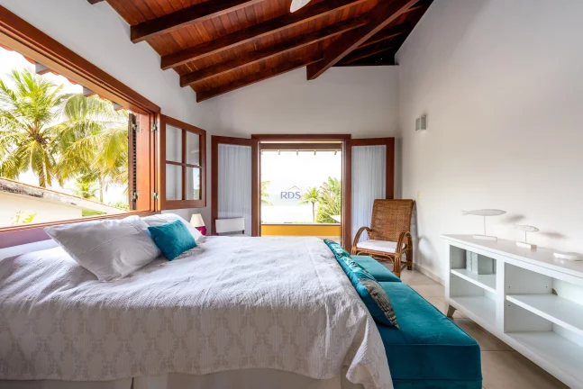 Imagem Vende linda casa em Maresias com 507m², 5 suítes, Litoral norte com acesso privativo à praia.