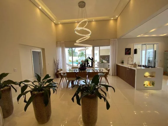 Casa com 3 dormitórios sendo 2 suites à venda, 377 m² por R$ 2.200.000 - Condomínio Village da Serra - Araçoiaba da Serra/SP