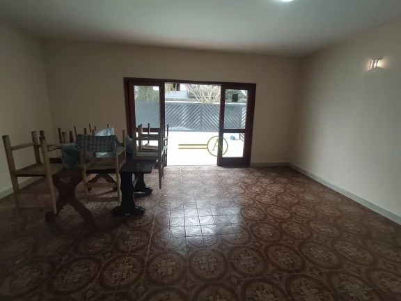 Imagem Casa 3 dorms, piscina a 300m da praia à venda em Peruíbe