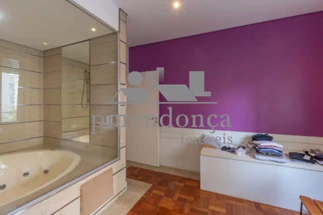 Imagem Apartamento com 278m², localizado na Rua Sabará esquina com Av Higienópolis.